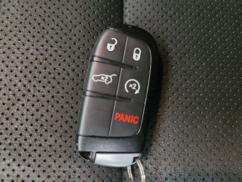 Used 2019 Jeep Grand Cherokee Altitude AWD/4WD image 32