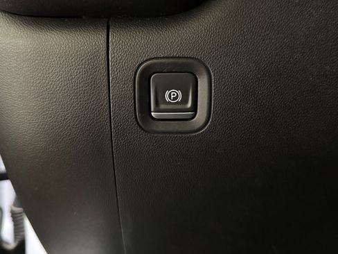 Used 2022 Chevrolet Silverado 2500 Custom w/ Custom Value Package image 27