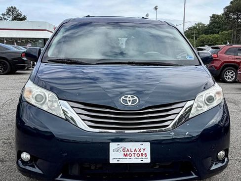 Used 2012 Toyota Sienna XLE FWD image 3
