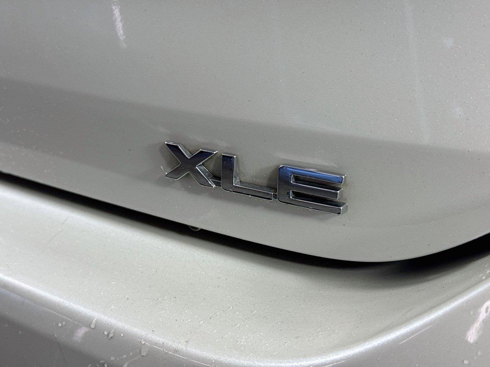 Used 2020 Toyota Highlander XLE AWD/4WD image 14