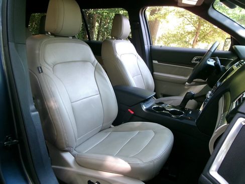 Used 2018 Ford Explorer Limited w/ Equipment Group 301A image 24