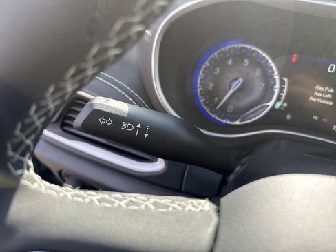 New 2026 Chrysler Pacifica Select FWD image 25