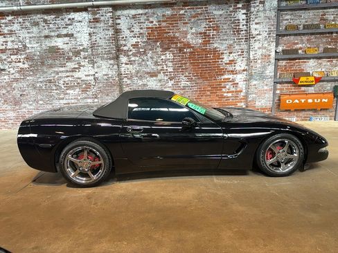 Used 1998 Chevrolet Corvette Convertible w/ Memory Pkg RWD image 2