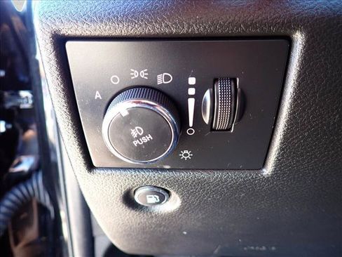 Used 2018 Jeep Grand Cherokee Altitude AWD/4WD image 15