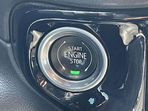 Used 2022 GMC Sierra 1500 SLT w/ SLT Premium Plus Package AWD/4WD image 29