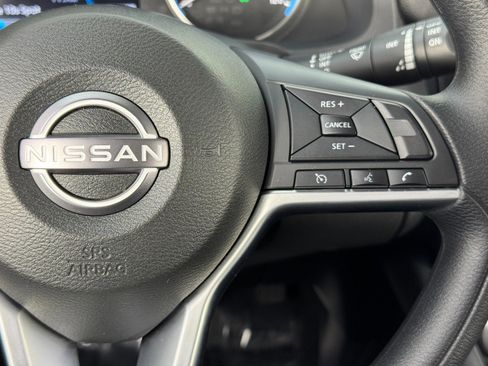 Used 2025 Nissan Leaf S image 19