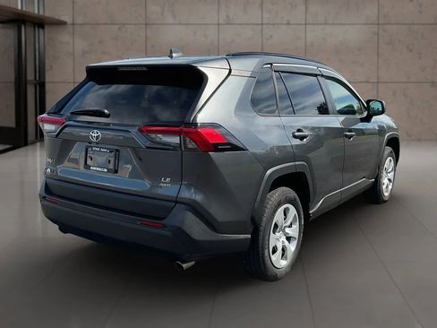 Used 2019 Toyota RAV4 LE image 4