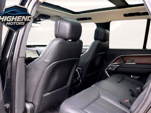 Used 2023 Land Rover Range Rover SE image 23