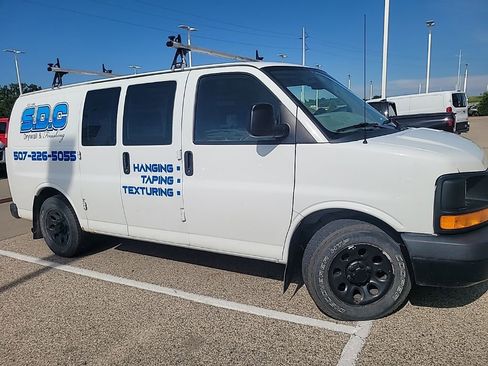 Used 2011 Chevrolet Express 1500 w/ Power Package RWD image 2
