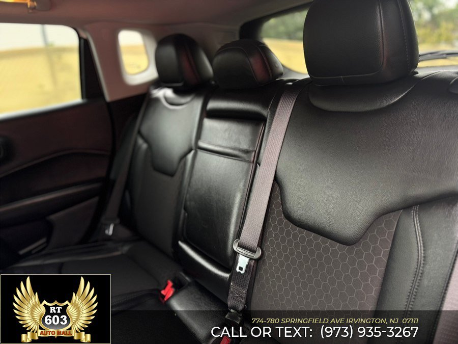 Used 2018 Jeep Compass Latitude w/ Popular Equipment Group AWD/4WD image 9
