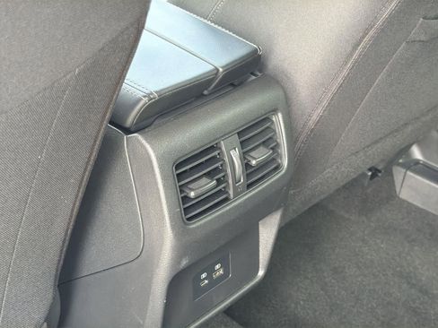 Used 2023 Nissan Rogue SV image 28