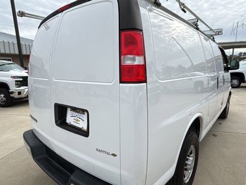 Used 2022 Chevrolet Express 2500 Work Van w/ Driver Convenience Package image 33