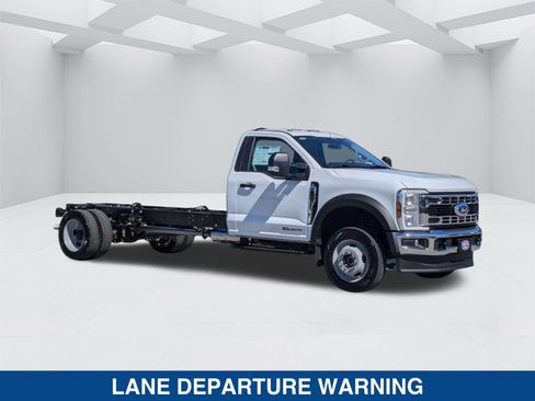 New 2025 Ford F550 4x4 Regular Cab Super Duty image 2