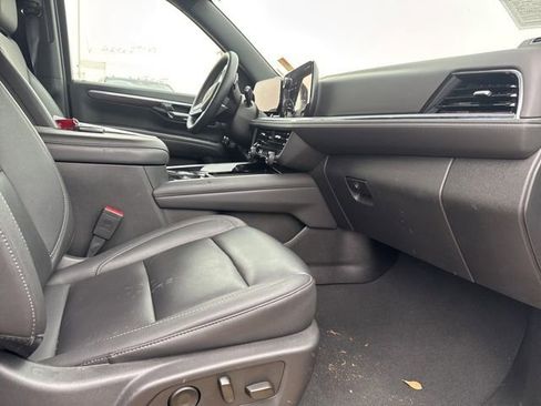 Used 2025 Chevrolet Tahoe LT AWD/4WD image 19