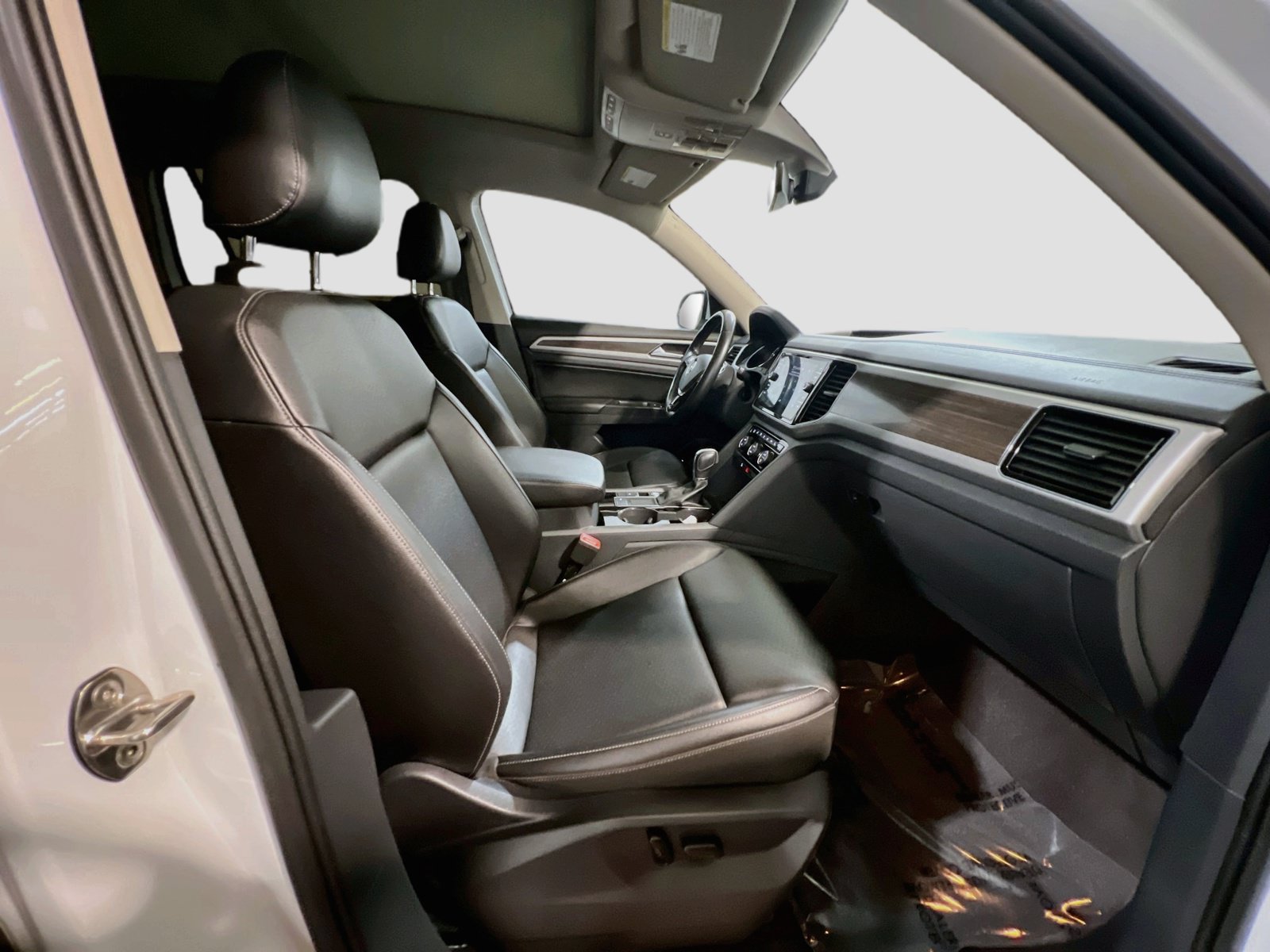 Used 2018 Volkswagen Atlas SEL FWD image 21