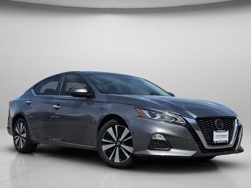 Used 2022 Nissan Altima 2.5 SV AWD/4WD image 2