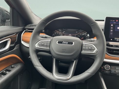 Used 2025 Jeep Compass Limited AWD/4WD image 28
