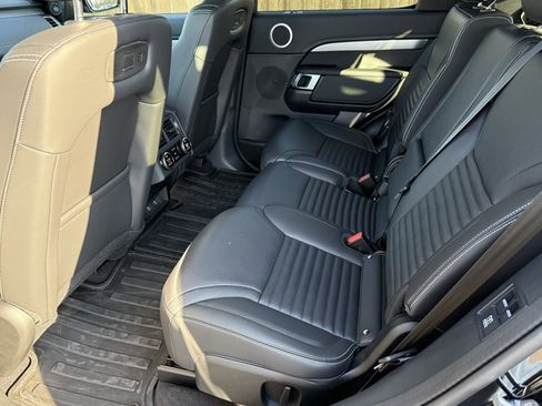 Certified 2025 Land Rover Discovery Dynamic SE image 33