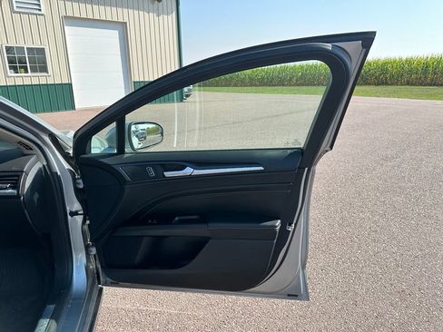 Used 2020 Ford Fusion Energi Titanium FWD image 29