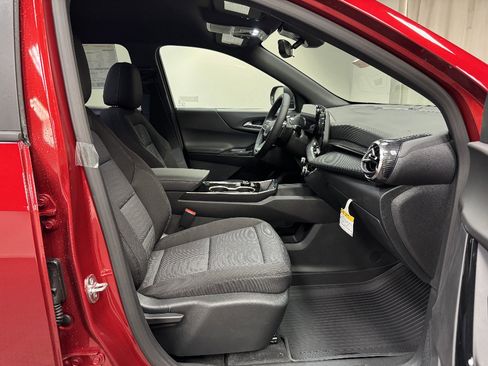 New 2026 Chevrolet Equinox LT w/ Safety and Technology Package AWD/4WD image 18