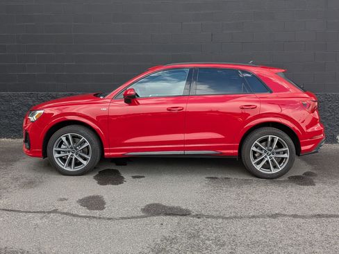 Certified 2025 Audi Q3 2.0T Premium w/ Convenience Package AWD/4WD image 9