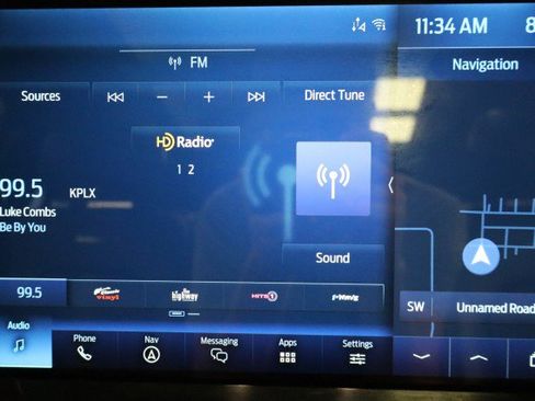 Used 2022 Ford F250 Platinum w/ FX4 Off-Road Package AWD/4WD image 72