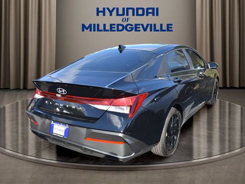 Used 2026 Hyundai Elantra Sport image 4