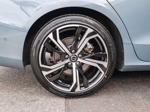 Used 2024 Volvo S60 B5 Plus AWD/4WD image 11