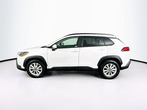 Used 2022 Toyota Corolla Cross LE FWD image 4