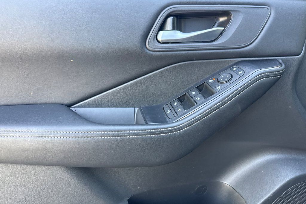 Used 2026 Nissan Rogue SV AWD/4WD image 14