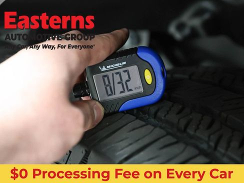 Used 2025 Jeep Wrangler Unlimited Sahara AWD/4WD image 23