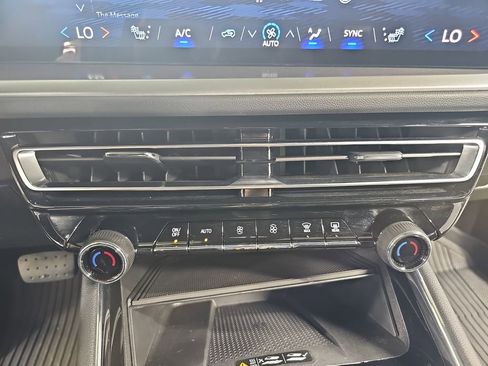 Certified 2026 Chevrolet Traverse LT w/ Midnight/Sport Edition FWD image 31