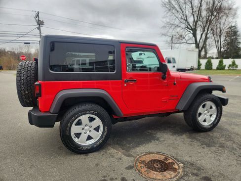 Used 2016 Jeep Wrangler Sport w/ Connectivity Group AWD/4WD image 18