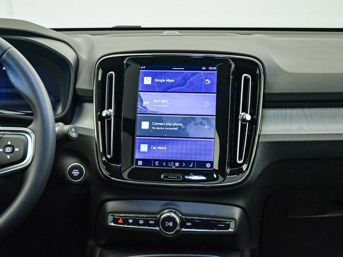 Certified 2025 Volvo XC40 B5 Ultra w/ Climate Package image 13