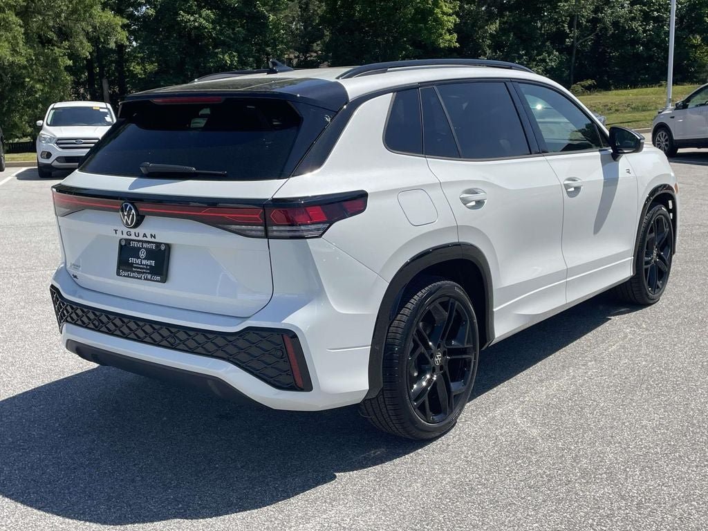 New 2026 Volkswagen Tiguan SE R-Line FWD image 14