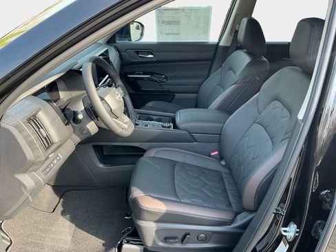 New 2026 Nissan Pathfinder Platinum image 11