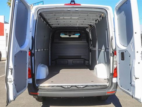 Used 2025 Mercedes-Benz Sprinter 2500 image 25