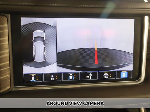 Used 2021 GMC Yukon Denali w/ Denali Premium Package image 9