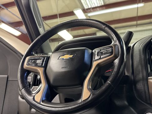 Used 2023 Chevrolet Silverado 2500 High Country w/ Technology Package image 12