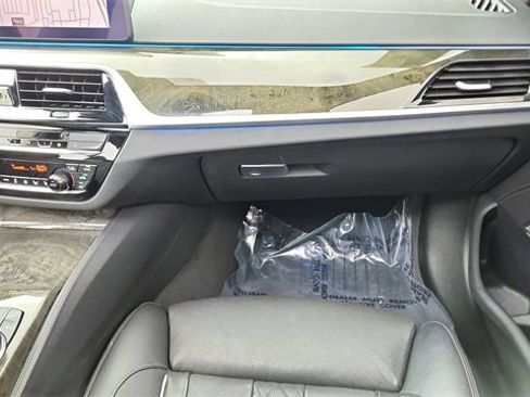 Used 2021 BMW 530e image 36