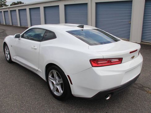 Used 2017 Chevrolet Camaro LT RWD image 7