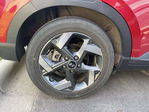 Used 2022 Hyundai Venue Limited FWD image 5
