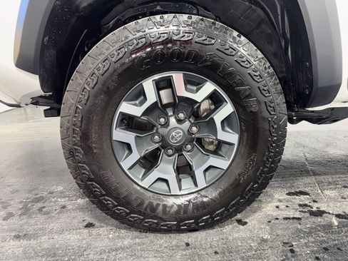 Used 2023 Toyota Tacoma TRD Off-Road w/ Technology Package AWD/4WD image 6