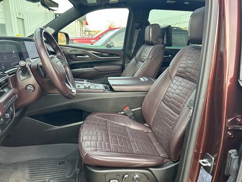 Used 2023 Cadillac Escalade Sport Platinum w/ LPO, ONYX Package image 14