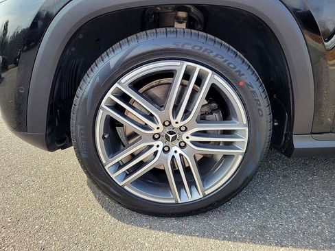Used 2025 Mercedes-Benz GLS 450 4MATIC image 8