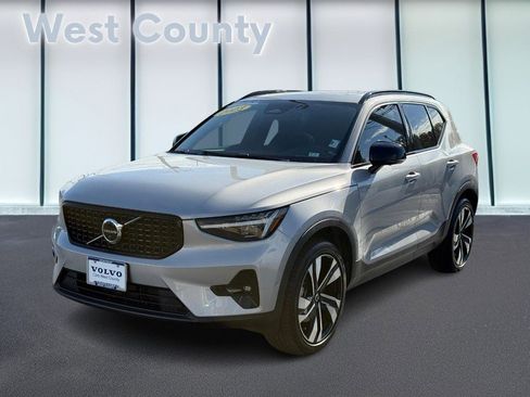 Certified 2023 Volvo XC40 B5 Ultimate w/ Protection Package Premier image 9