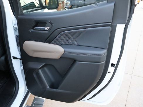 Used 2023 GMC Canyon Denali image 12