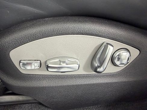 Certified 2024 Porsche Macan AWD/4WD image 22
