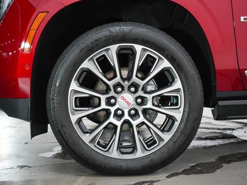 Used 2025 GMC Yukon Denali w/ Sun & Power Step Package AWD/4WD image 31
