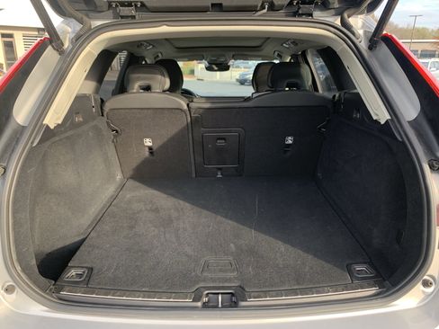 Used 2025 Volvo XC60 B5 Plus image 34